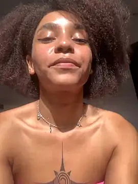 Lillith_Bloom live sex cam