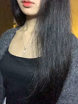 Nhinhi18 live sex cam