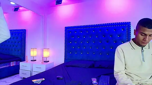 Damian_and_roxanne live sex cam