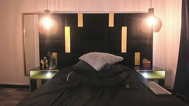 Lucio__Fox live sex cam