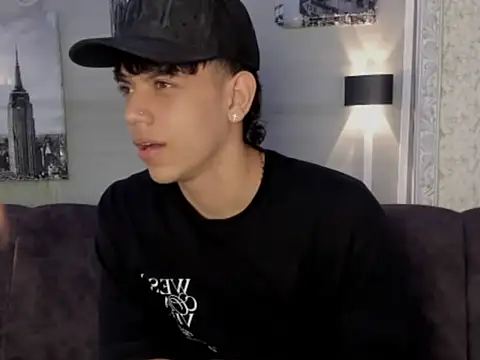 sebas_pretty7's cam snapshot