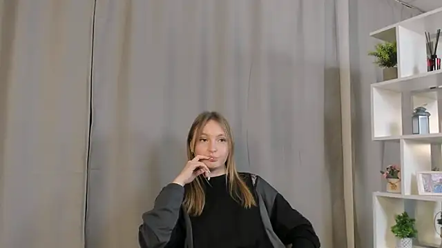 FlorineWarschaw's cam snapshot