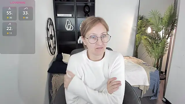 Paris_Cherry's cam snapshot