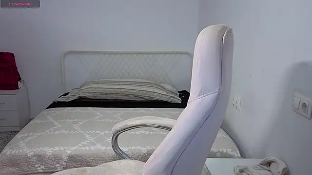 MiaMorenoo's cam snapshot