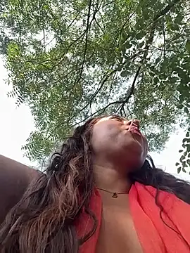 ThamaraGen_'s cam snapshot