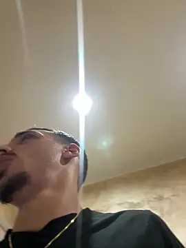 piccolo2002 live sex cam