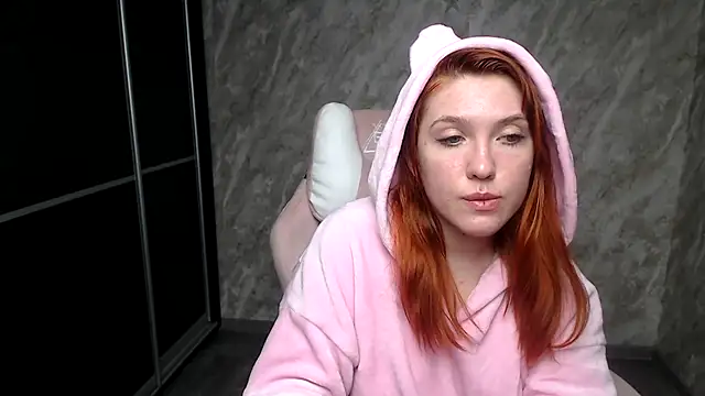 Reginasmilee live sex cam