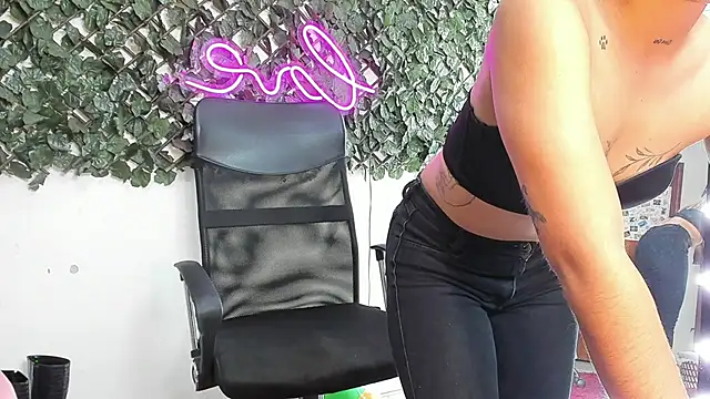 DestinyHills's cam snapshot