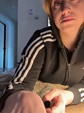 Abracadabra08169's cam snapshot