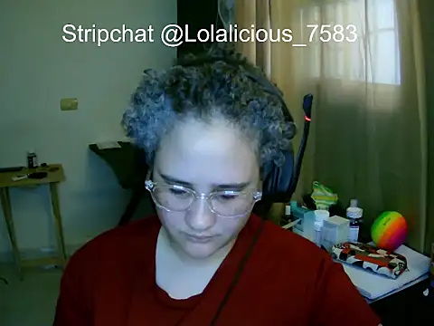 lolalicious_7583's cam snapshot