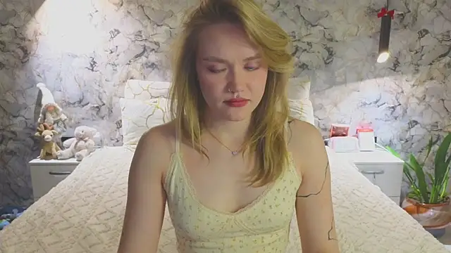 Aurora_Golden1's cam snapshot