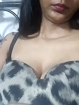 Aaliya_BigBoobs_1's cam snapshot