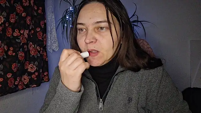 Cyndee_Winter's cam snapshot