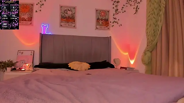 Whitekitty-exe live sex cam