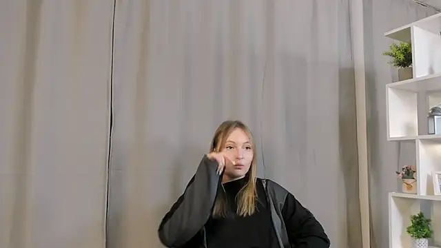 FlorineWarschaw's cam snapshot