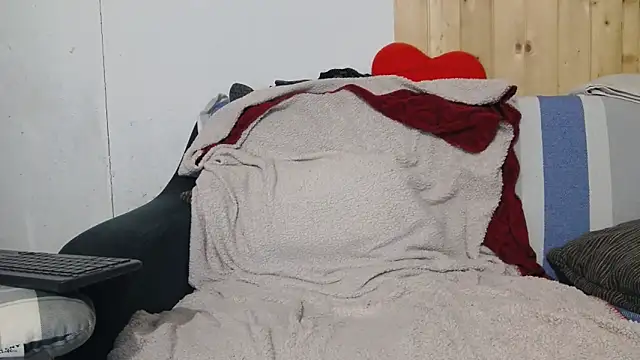 MellyBigLabiaOrgasmic live sex cam