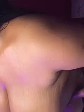 GLaM_GoDdEsS_143 live sex cam