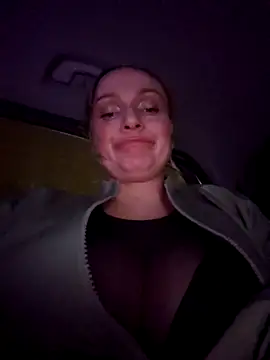 Bondgirl_013's cam snapshot