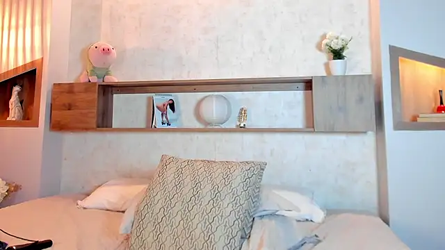 Emilly_Beaumont's cam snapshot