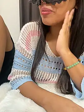 vickyandtania's cam snapshot