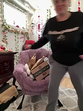 CurvesNChaos's cam snapshot