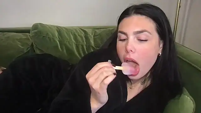 stacywithu's cam snapshot