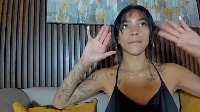 LauraAristizabal live sex cam