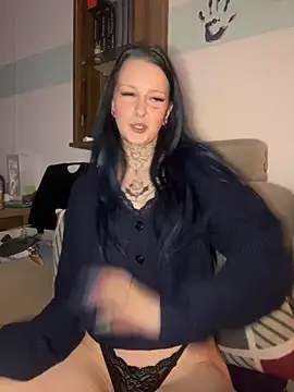 BlueVelvetBat's cam snapshot