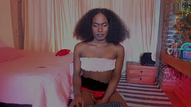 LaGoldenBitch live sex cam