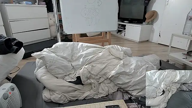 CeriseLapine live sex cam