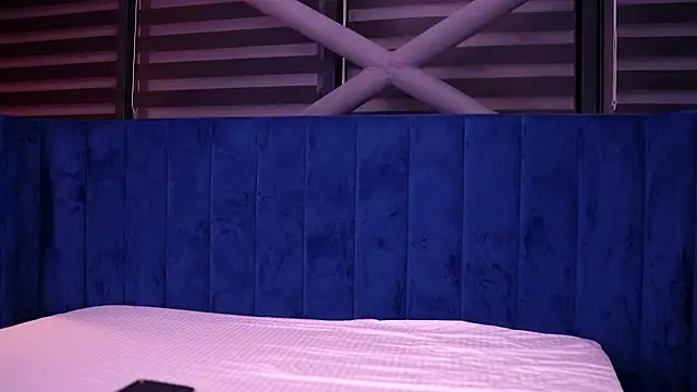 TanyaVonDe live sex cam