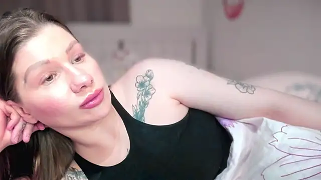 JuicyHelenX's cam snapshot