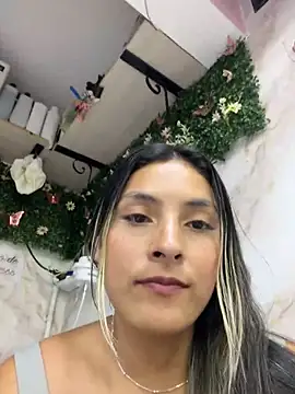 Cami_Leon2's cam snapshot