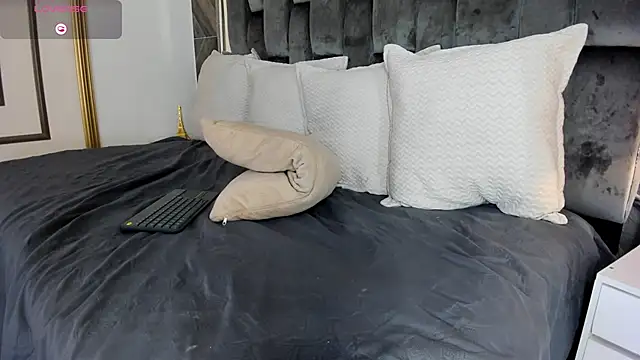 NaylaGrey's cam snapshot