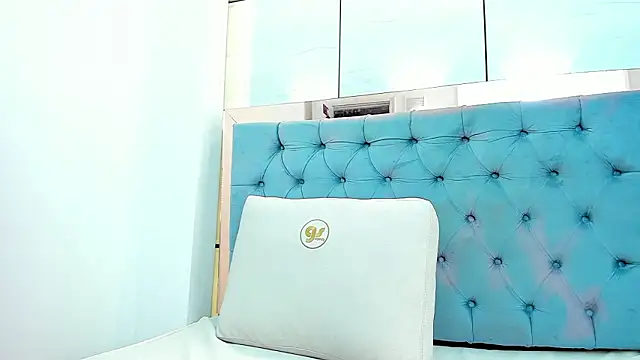 pocahontas_pow's cam snapshot