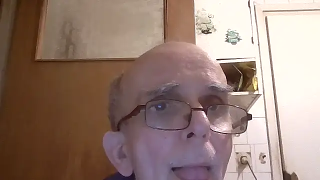 mariusica1@xh live sex cam