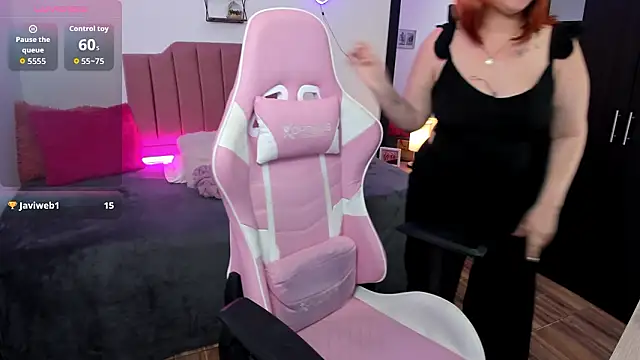 Nina_curves's cam snapshot