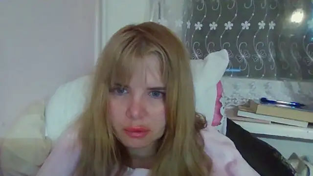 HornyElena's cam snapshot