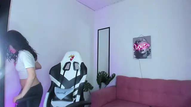 dahiaan_as's cam snapshot