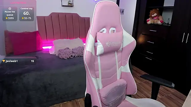 Nina_curves's cam snapshot