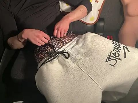 SPOTSCAMEL live sex cam