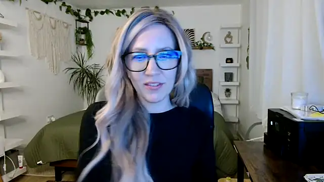 LottieMilfUK's cam snapshot