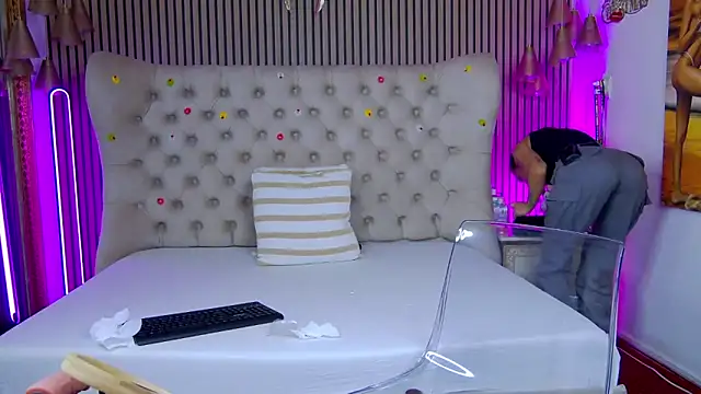 PlayfulShow's cam snapshot