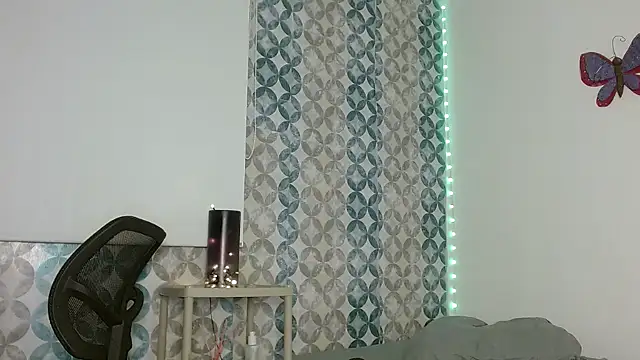 Emilybateee's cam snapshot