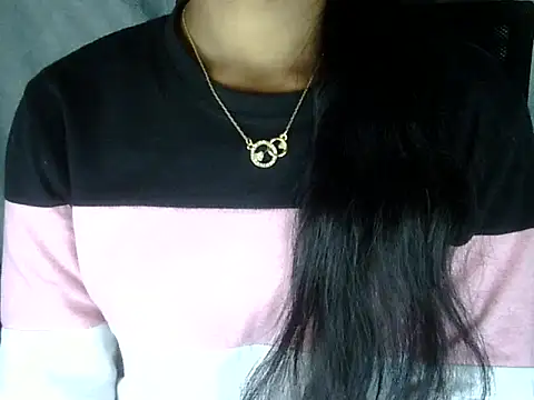 Khushi_v's cam snapshot