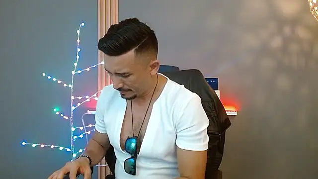 Reiko_85_ live sex cam