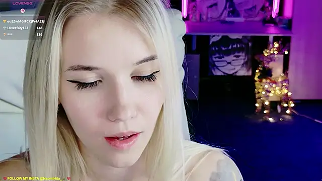 NaomiHita live sex cam