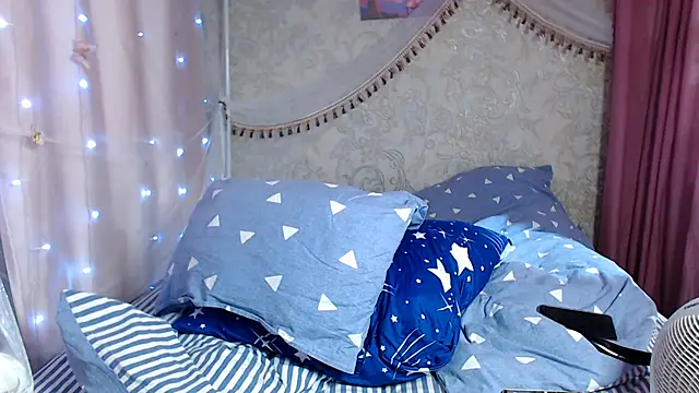 leila_bambi_'s cam snapshot