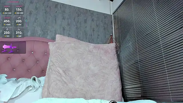 naomidibello live sex cam