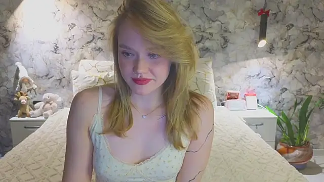 Aurora_Golden1's cam snapshot